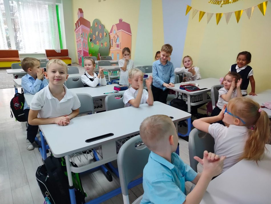 В 1 "А" классе прошёл классный час на тему "Толерантность"